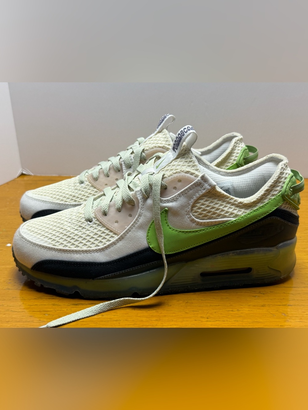 Nike Cream and Green Low-Top Sneakers